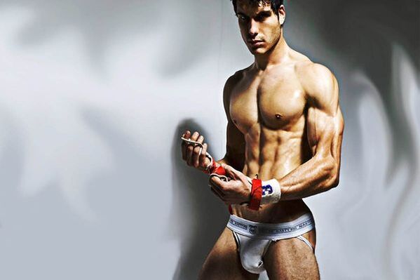 sexy Mann dee säi Penis séier vergréissert huet