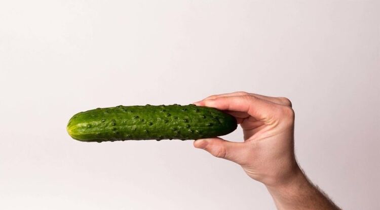 Gurken symboliséiert e Penis vergréissert duerch Soda